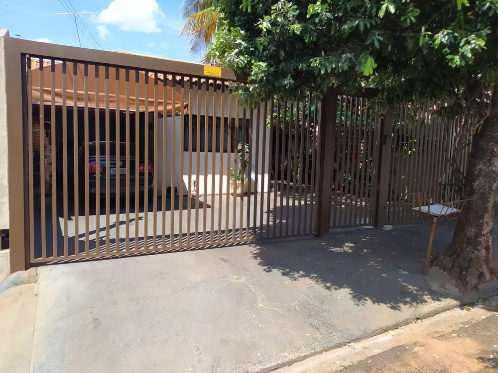 Casa à venda com 3 quartos, 200m² - Foto 2