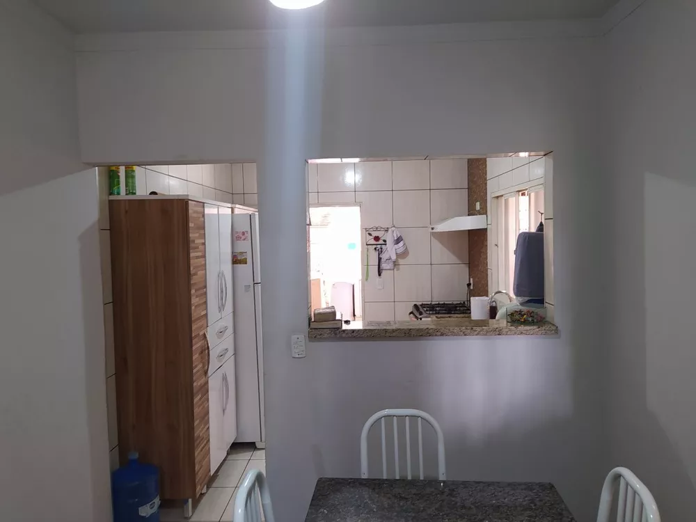 Casa à venda com 3 quartos, 200m² - Foto 4