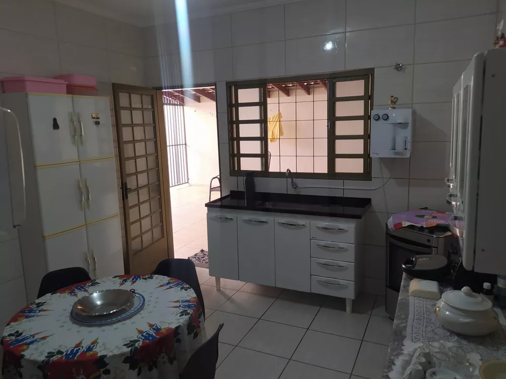 Casa à venda com 2 quartos, 80m² - Foto 12