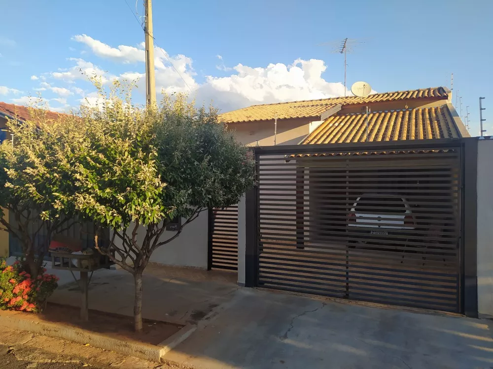 Casa à venda com 2 quartos, 80m² - Foto 1