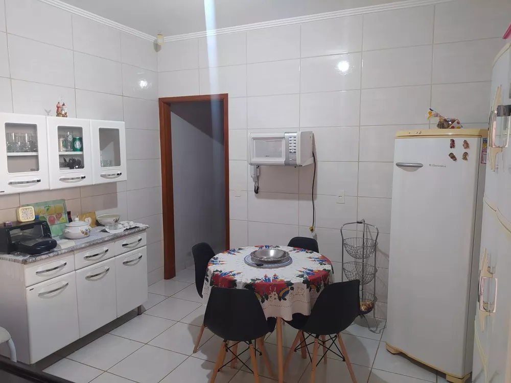 Casa à venda com 2 quartos, 80m² - Foto 11