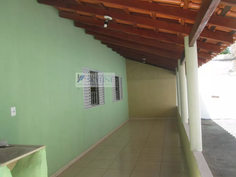 Casa à venda com 2 quartos, 200m² - Foto 2