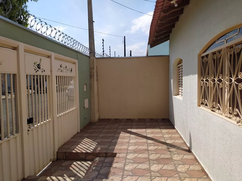 Casa à venda com 2 quartos, 200m² - Foto 2