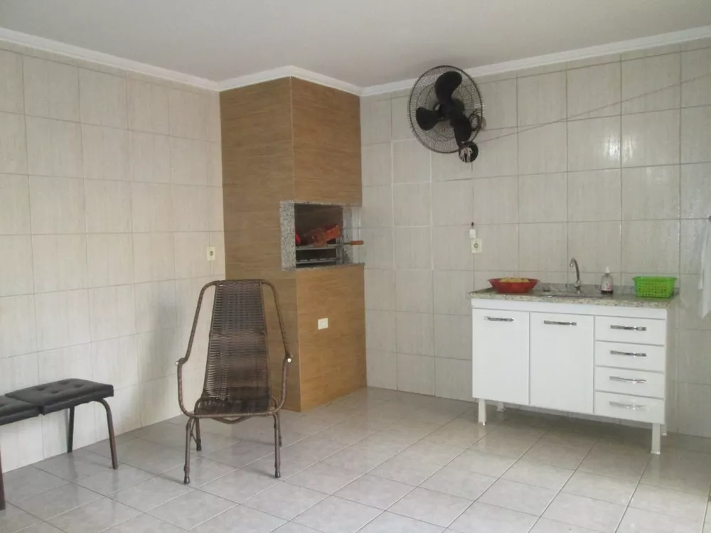 Casa à venda com 3 quartos, 200m² - Foto 4