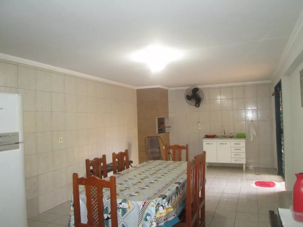 Casa à venda com 3 quartos, 200m² - Foto 2