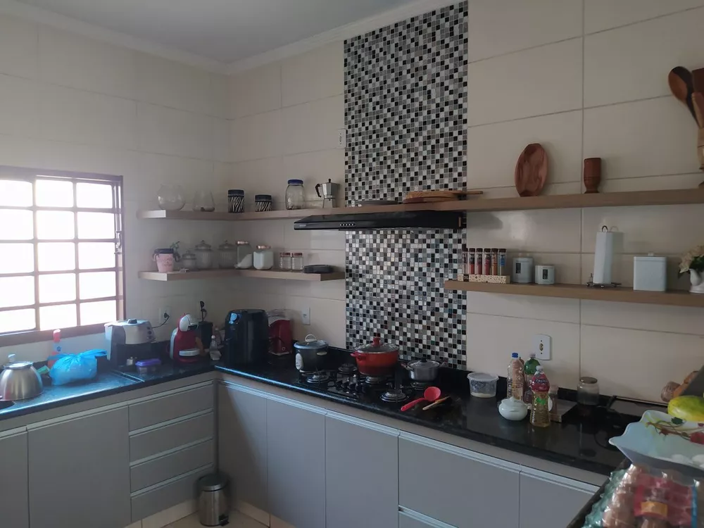 Casa à venda com 3 quartos, 150m² - Foto 2