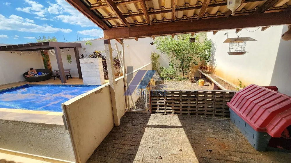 Casa à venda com 3 quartos, 336m² - Foto 4