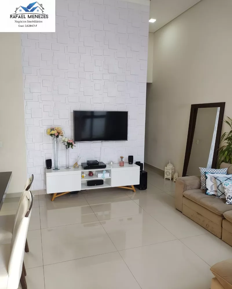 Casa à venda com 3 quartos, 105m² - Foto 1