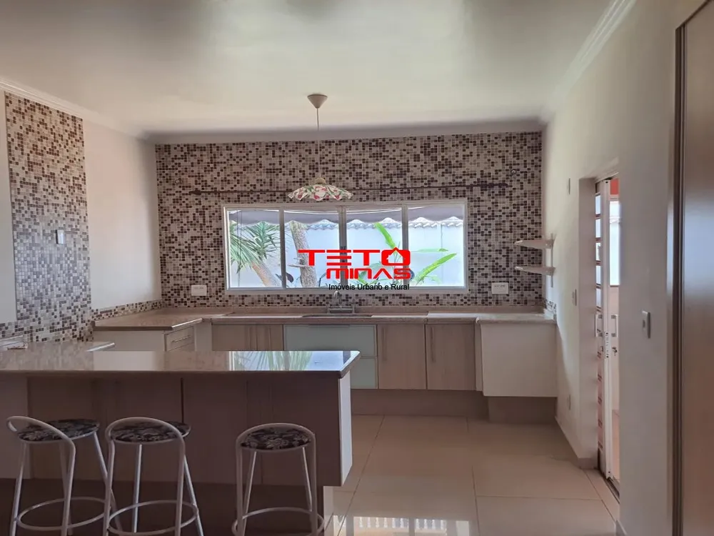 Casa, 3 quartos, 248 m² - Foto 3