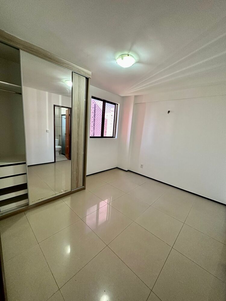 Apartamento à venda com 4 quartos, 205m² - Foto 2