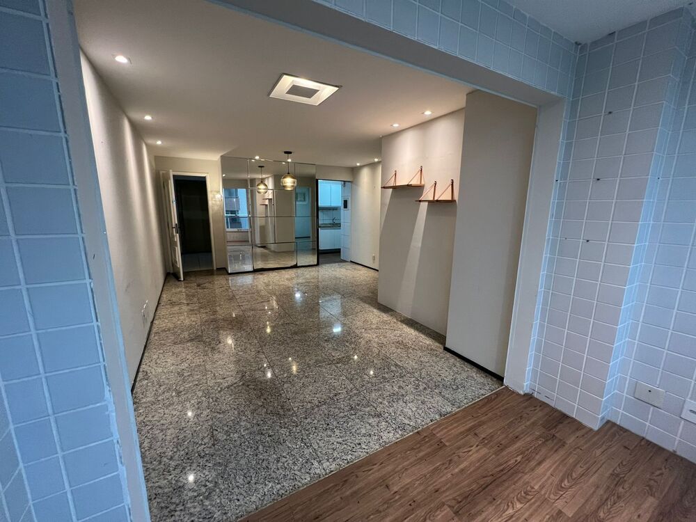 Apartamento à venda com 3 quartos, 97m² - Foto 2