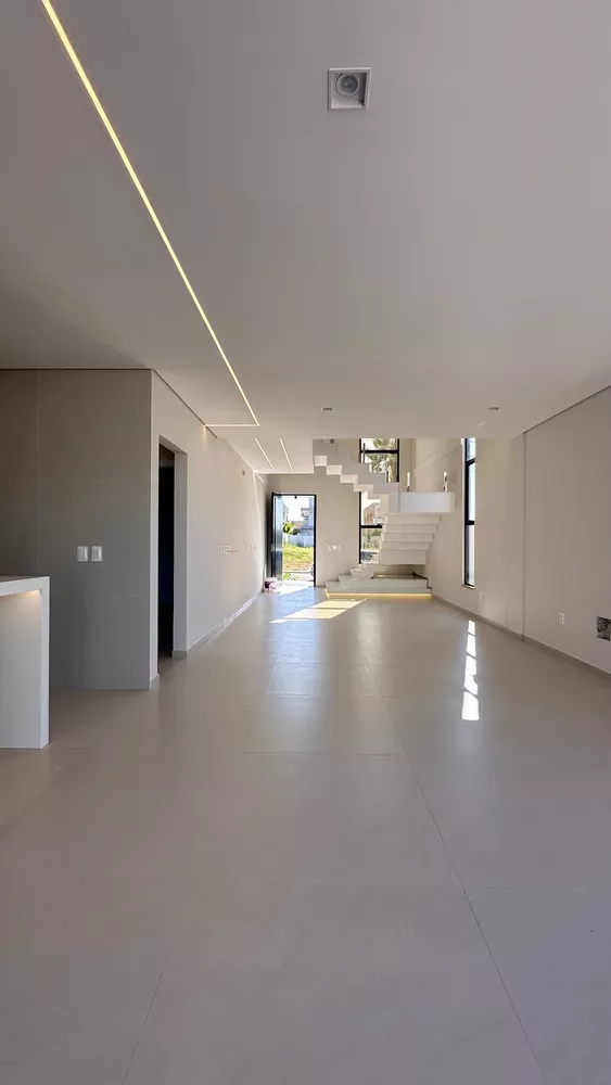 Casa, 4 quartos, 281 m² - Foto 1