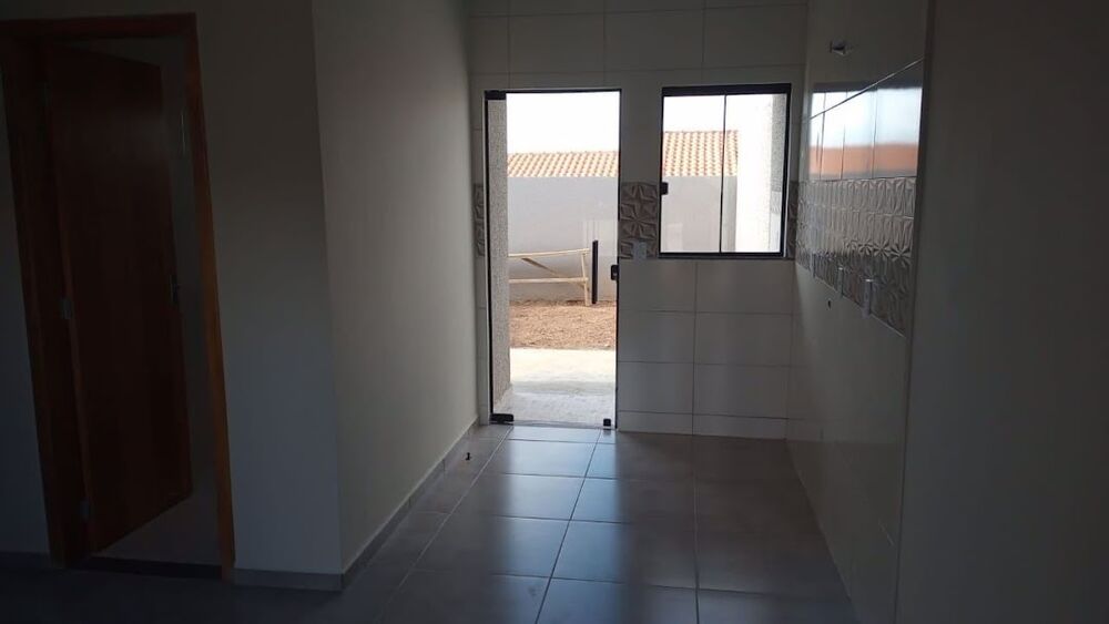 Casa à venda com 2 quartos, 54m² - Foto 3