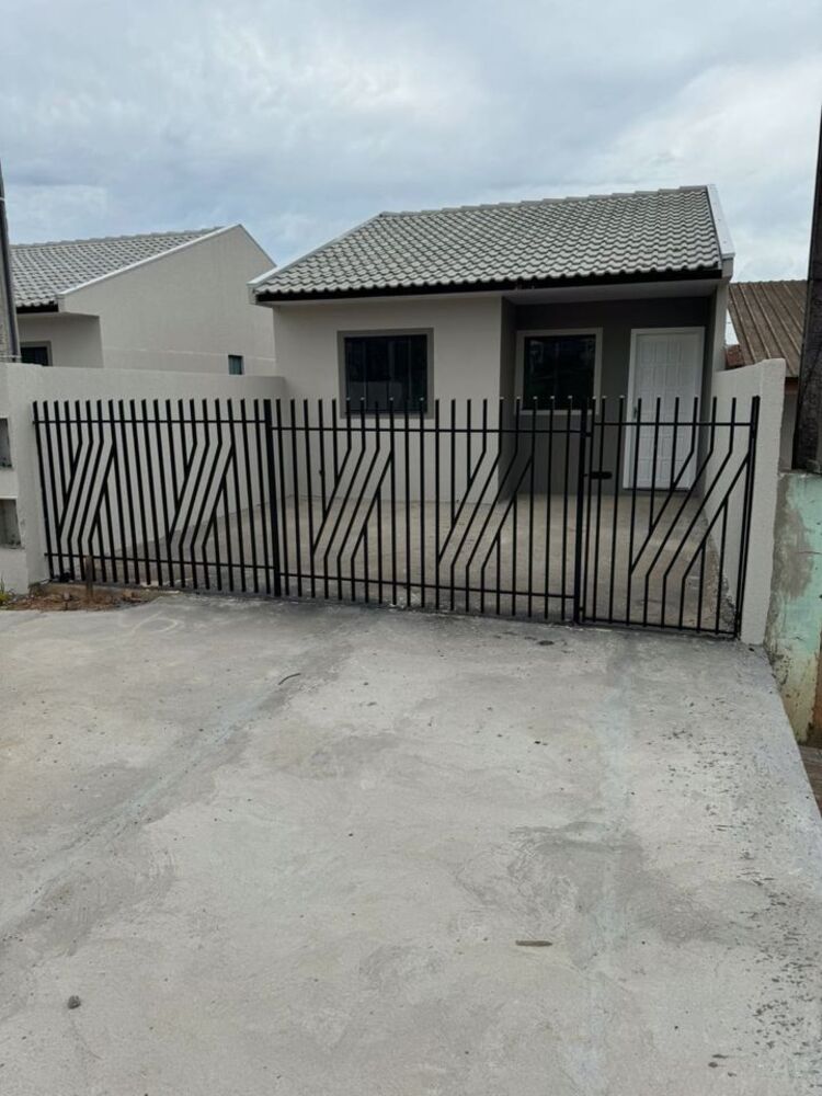 Casa à venda com 2 quartos, 64m² - Foto 1