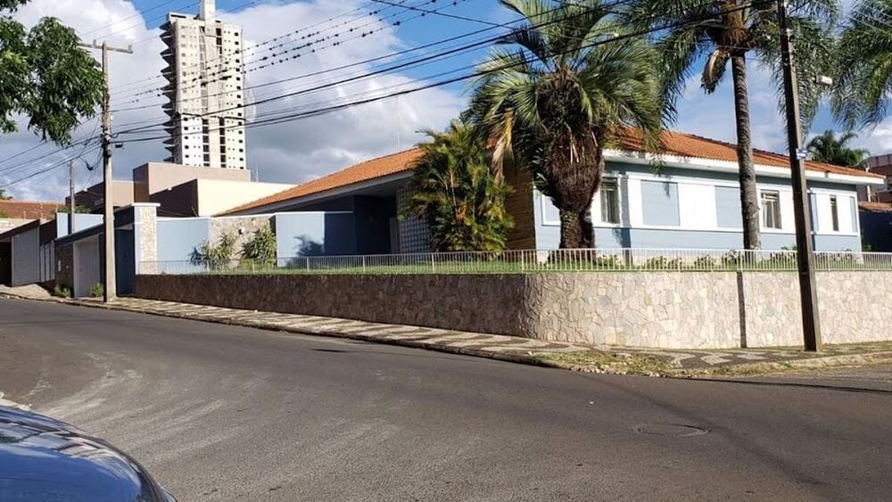 Casa à venda com 4 quartos, 300m² - Foto 1