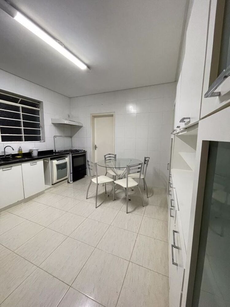 Casa à venda com 4 quartos, 300m² - Foto 2