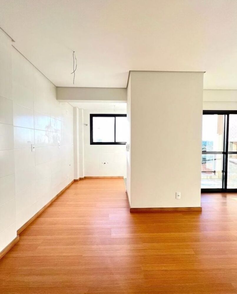 Apartamento à venda com 3 quartos, 143m² - Foto 2