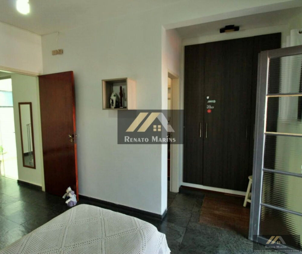 Casa à venda com 3 quartos, 244m² - Foto 1
