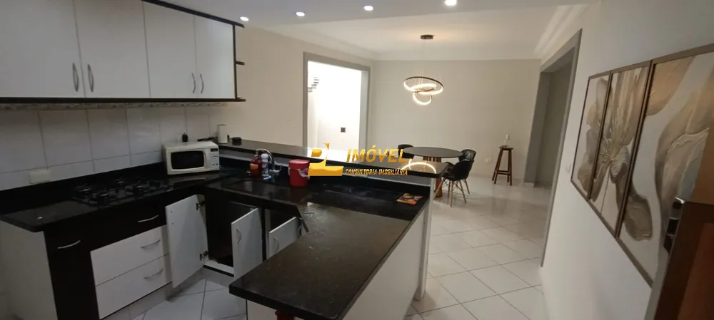 Casa, 3 quartos, 197 m² - Foto 1