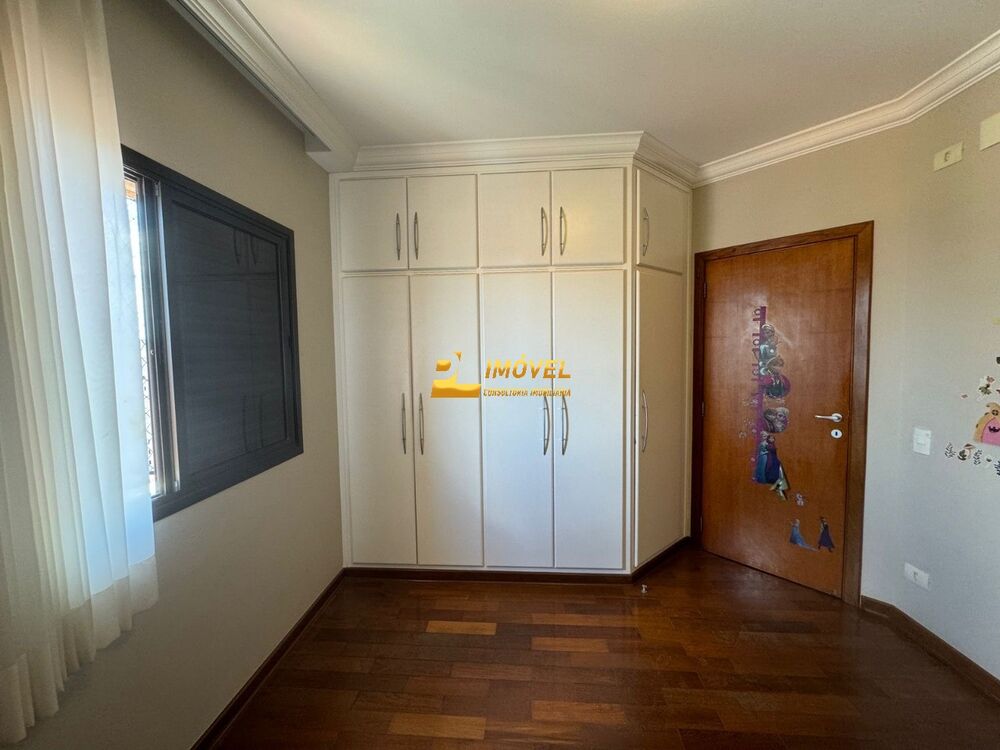 Apartamento à venda com 4 quartos, 198m² - Foto 1