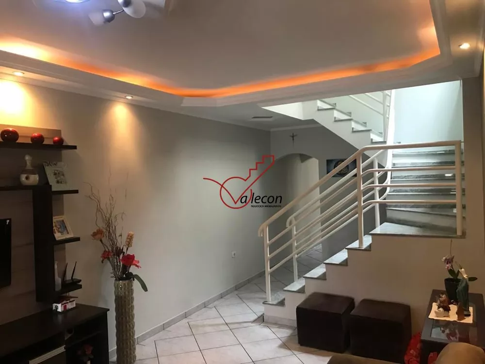 Sobrado à venda com 3 quartos, 188m² - Foto 1