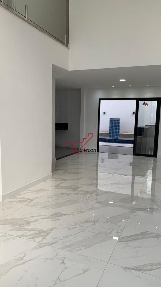 Casa à venda com 3 quartos, 193m² - Foto 1