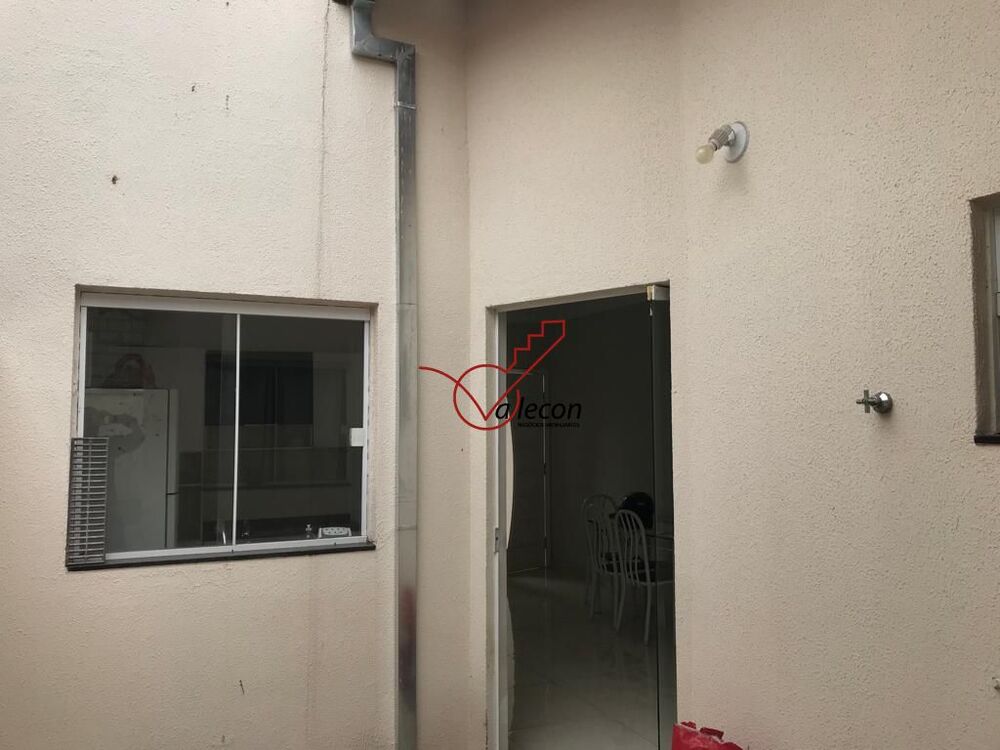 Casa à venda com 2 quartos, 90m² - Foto 3