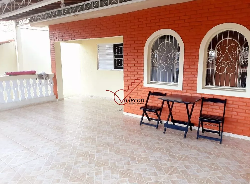 Casa, 5 quartos, 135 m² - Foto 1