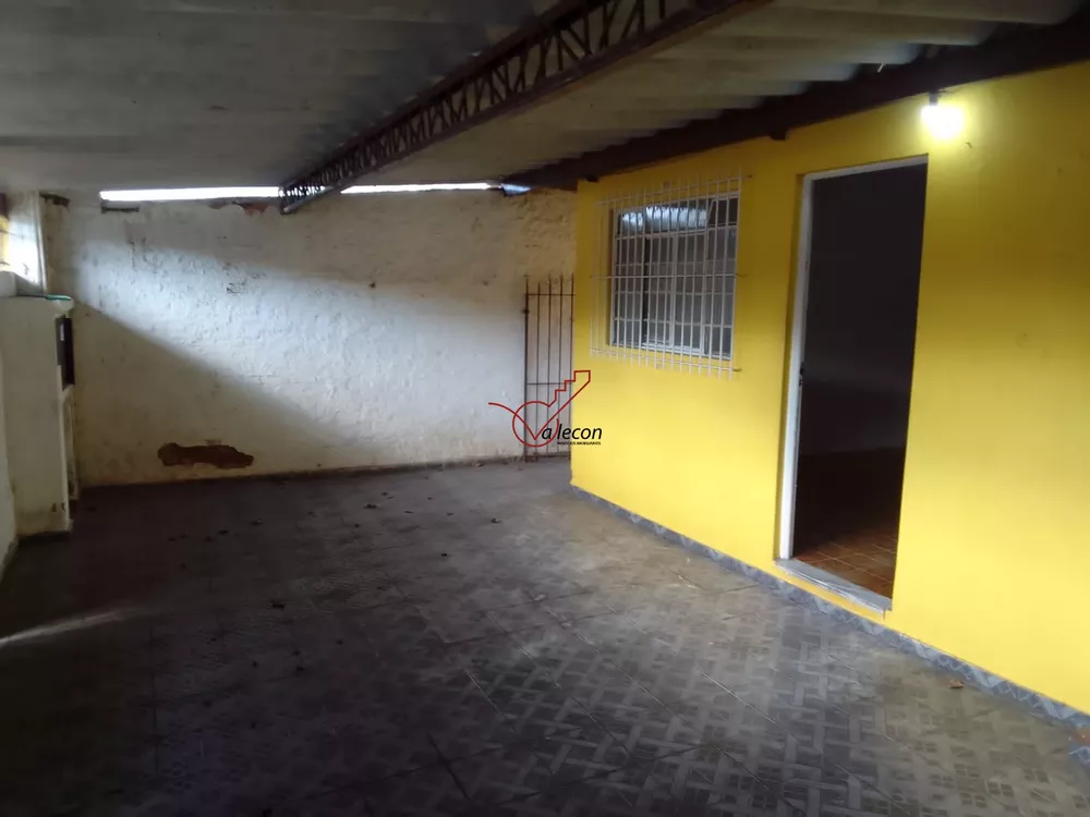 Casa à venda com 3 quartos, 195m² - Foto 1