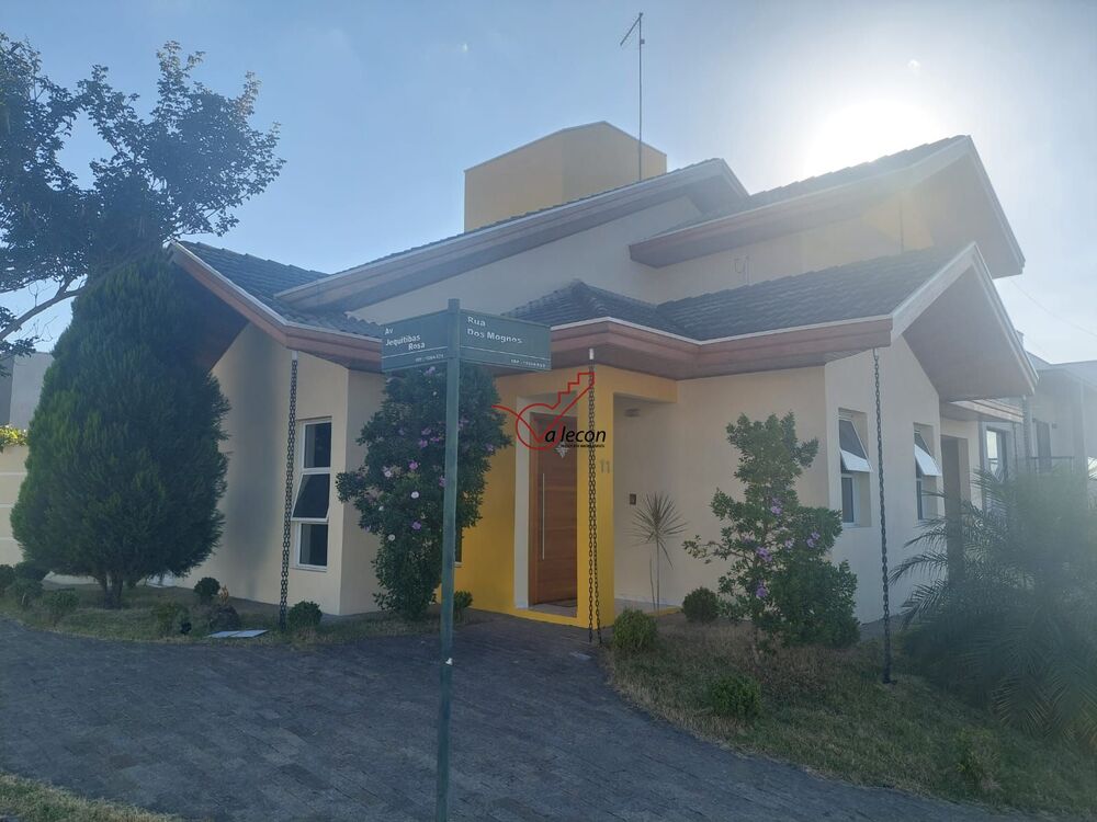 Sobrado, 3 quartos, 215 m² - Foto 1