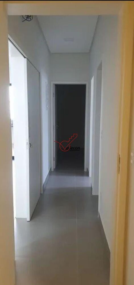Casa à venda com 3 quartos, 179m² - Foto 1