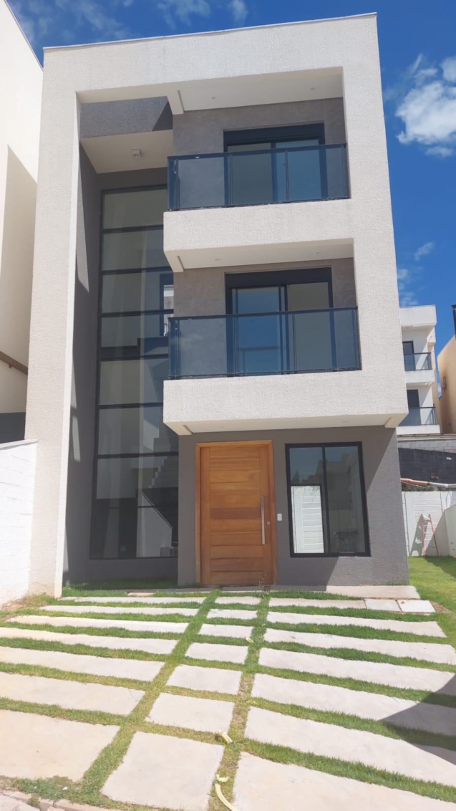 Casa à venda com 3 quartos, 115m² - Foto 1