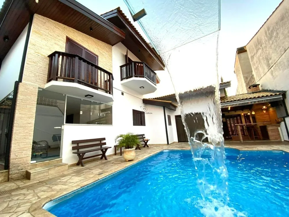 Casa, 3 quartos, 340 m² - Foto 1