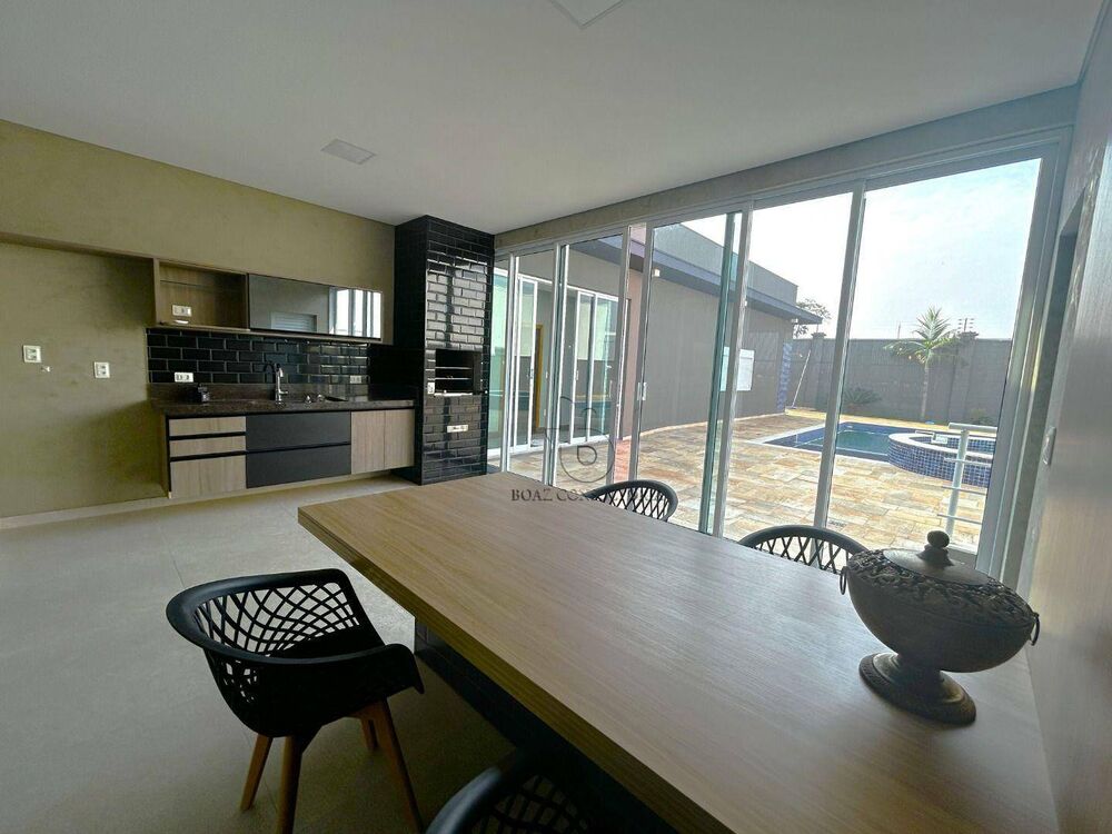 Casa de Condomínio à venda com 3 quartos, 300m² - Foto 2