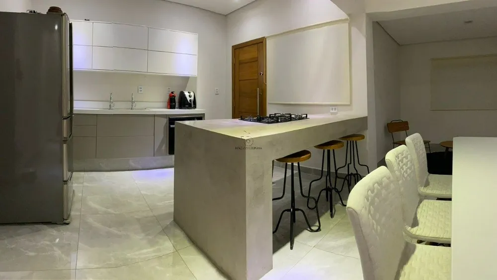 Casa, 3 quartos, 272 m² - Foto 1