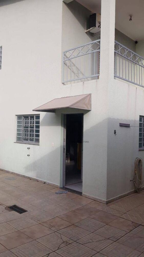 Casa à venda com 3 quartos, 218m² - Foto 4
