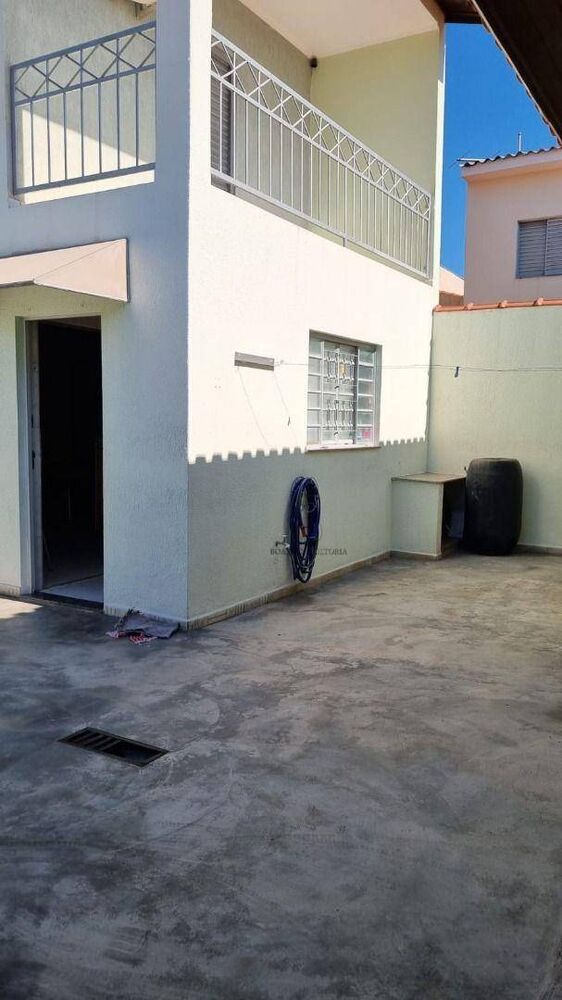 Casa à venda com 3 quartos, 218m² - Foto 3