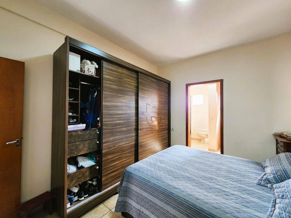 Casa à venda com 2 quartos, 248m² - Foto 3