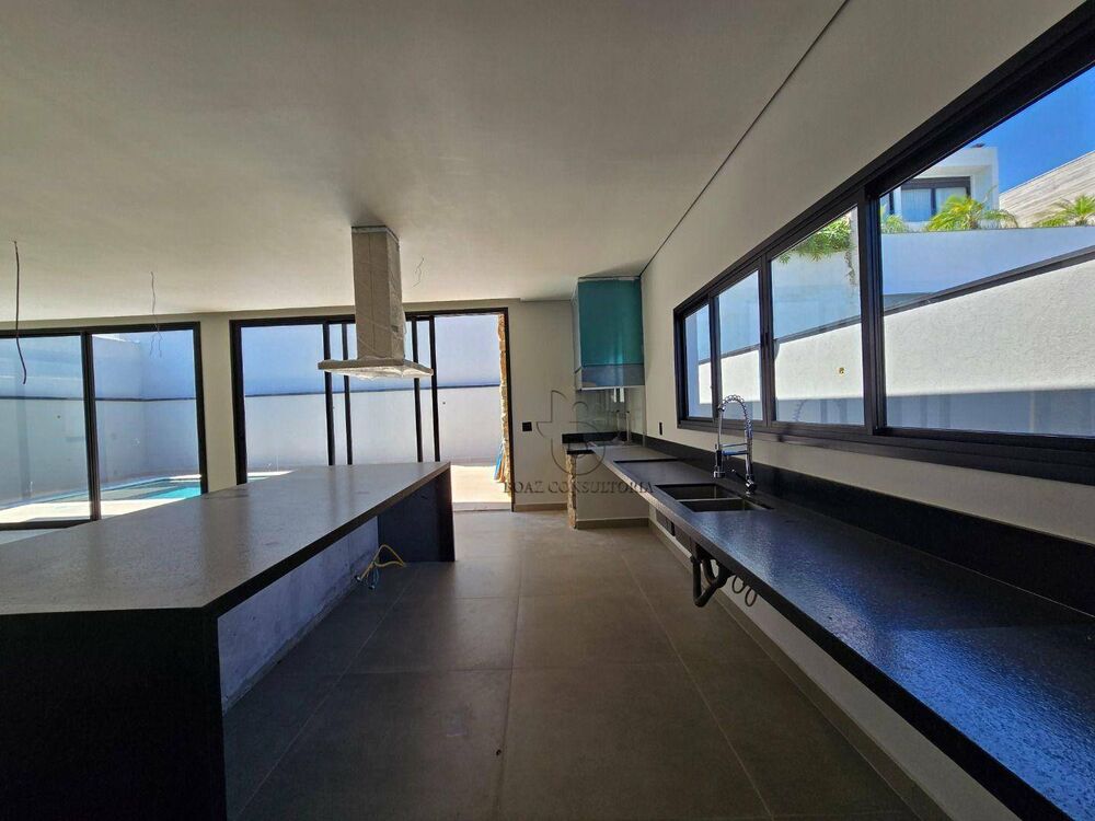 Sobrado à venda com 4 quartos, 398m² - Foto 1