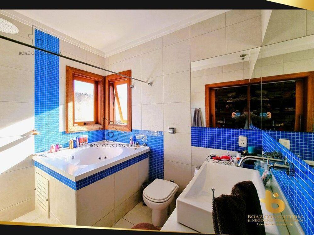 Casa de Condomínio à venda com 4 quartos, 290m² - Foto 2
