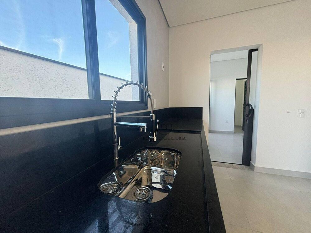 Casa, 3 quartos, 240 m² - Foto 1