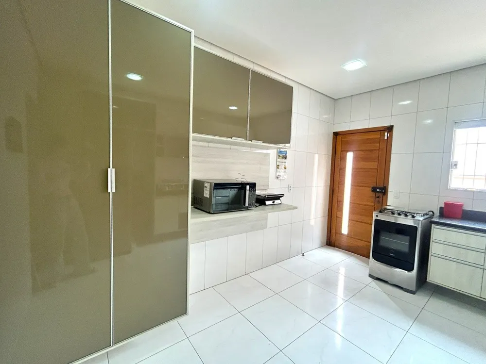 Casa, 4 quartos, 309 m² - Foto 2