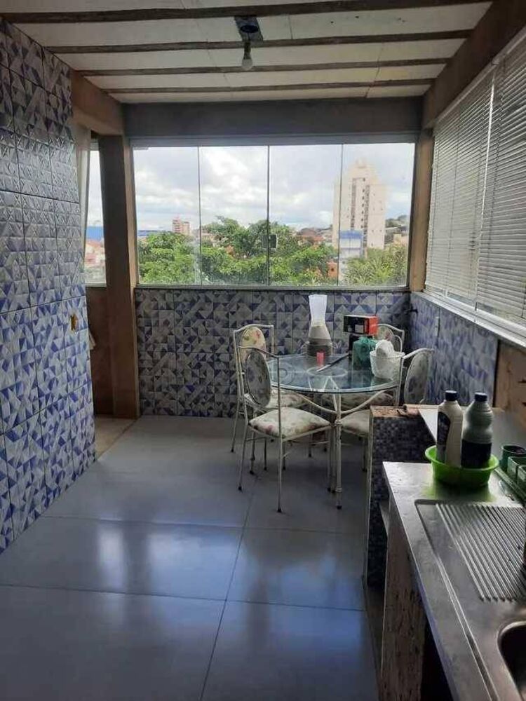 Casa, 4 quartos, 240 m² - Foto 1