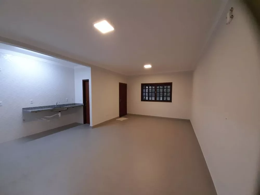 Casa à venda com 2 quartos, 100m² - Foto 1