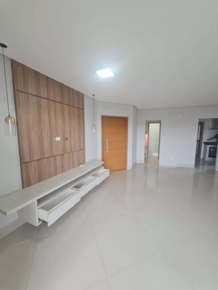 Apartamento à venda com 3 quartos, 153m² - Foto 2