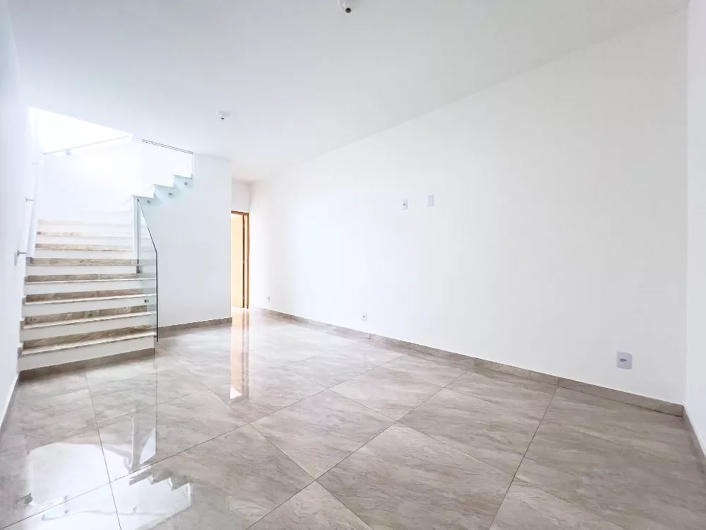 Sobrado à venda com 4 quartos, 200m² - Foto 4