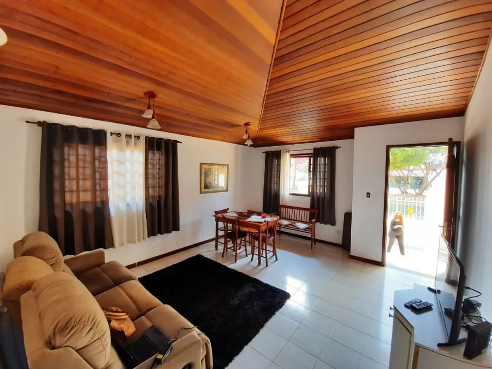 Casa à venda com 3 quartos, 93m² - Foto 2