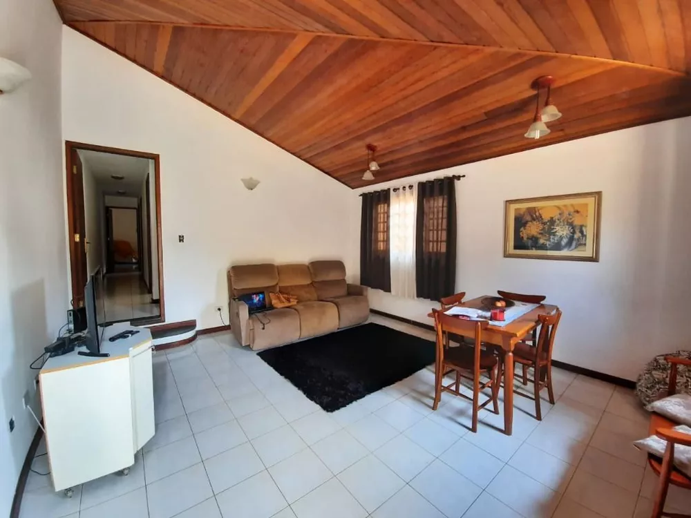 Casa à venda com 3 quartos, 93m² - Foto 1