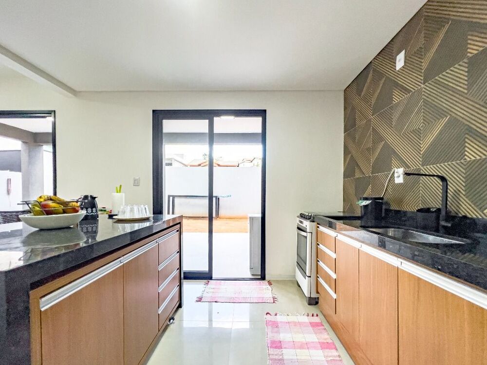 Sobrado, 3 quartos, 212 m² - Foto 1