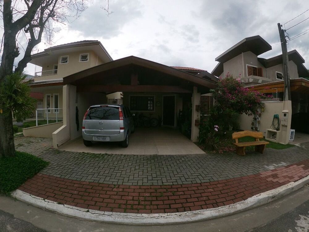 Casa de Condomínio à venda com 4 quartos, 200m² - Foto 1